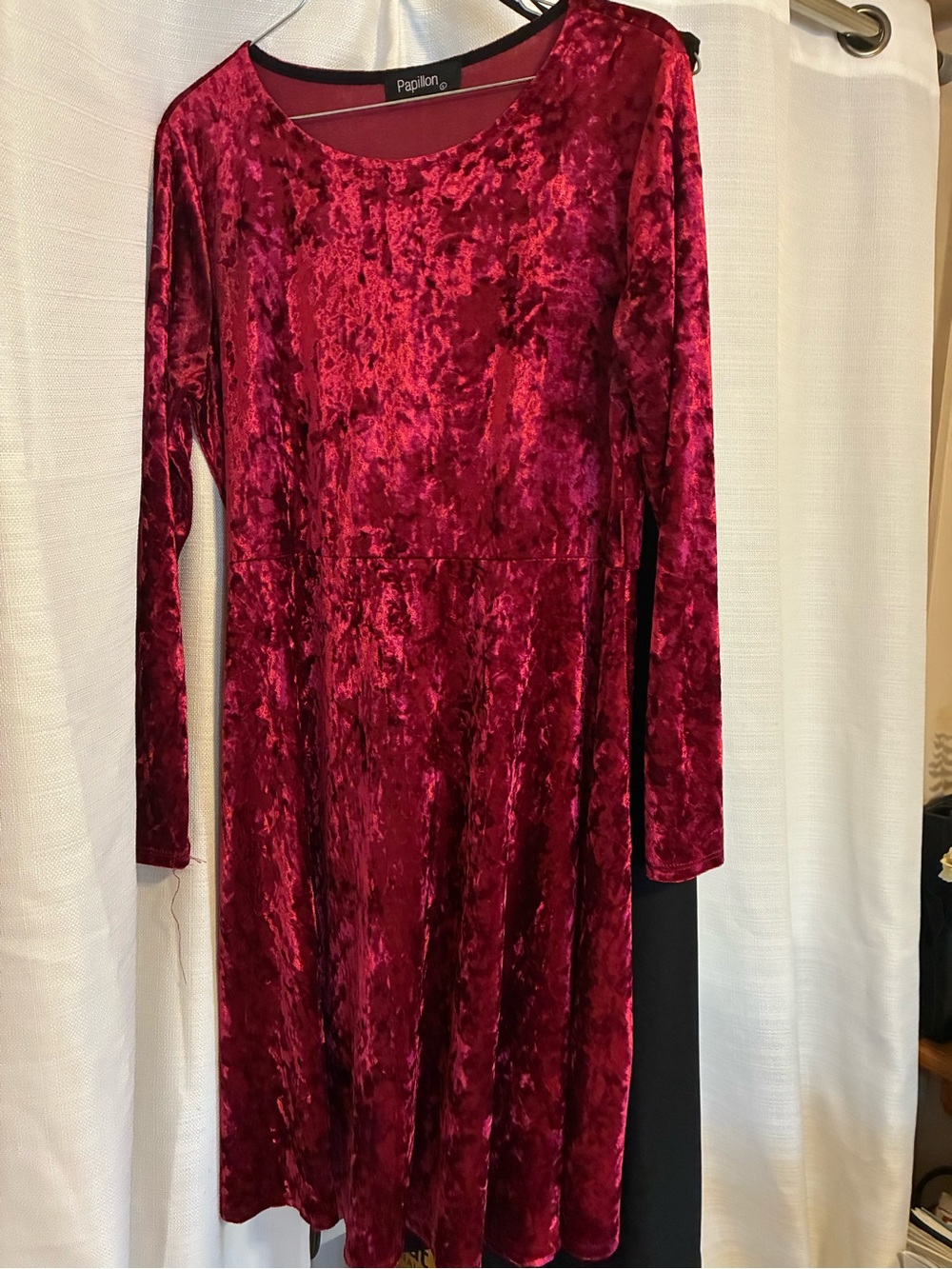 Papillon Blanc Long-Sleeve Crushed Velvet Dress in Burgundy